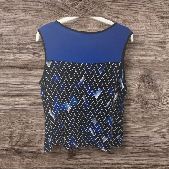 ⭐️Laura Blue Sleeveless Chevron Tank Top Size Med - Picture 2 of 5